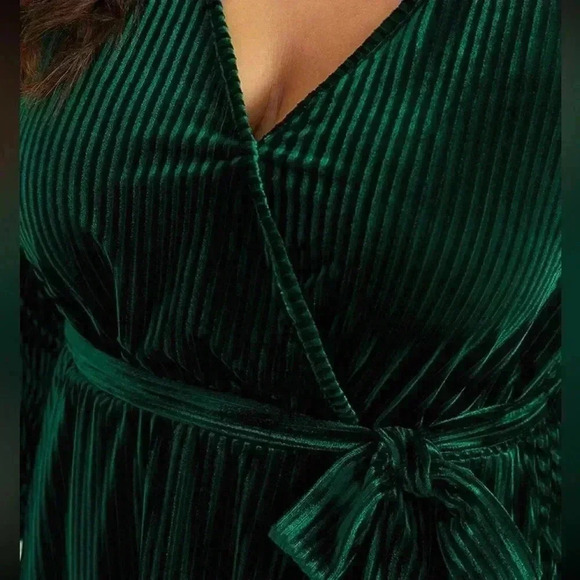 NWT!Dark green rib velvet wrap hem wrap pocket belt dress Size 12 or Large - Picture 5 of 6